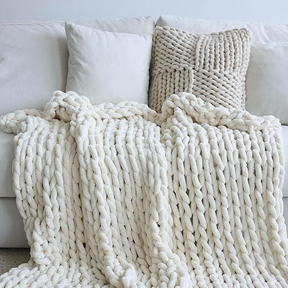 Maetoow Chenille Chunky Knit Blanket Throw （50×60 Inch）, Handmade Warm & Cozy Blanket Couch, Bed, Home Decor, Soft Breathable Fleece Banket, Christmas Thick and Giant Yarn Throws，Cream