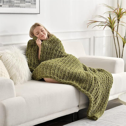 Maetoow Tighter Version Chenille Chunky Knit Blanket Throw 40×50 Inch, Handmade Warm & Cozy Blanket Couch, Bed, Home Decor, Soft Fleece Banket, Boho Thick Blankets and Giant Yarn Throws，Olive Green