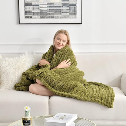 Maetoow Tighter Version Chenille Chunky Knit Blanket Throw 40×50 Inch, Handmade Warm & Cozy Blanket Couch, Bed, Home Decor, Soft Fleece Banket, Boho Thick Blankets and Giant Yarn Throws，Olive Green