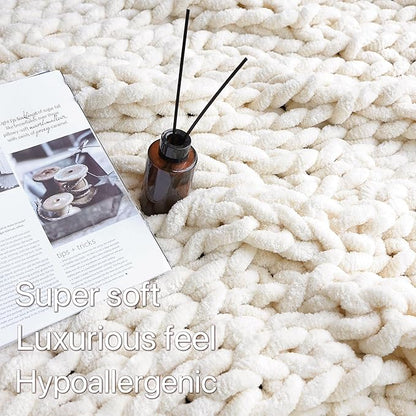 Maetoow Chenille Chunky Knit Blanket Throw （50×60 Inch）, Handmade Warm & Cozy Blanket Couch, Bed, Home Decor, Soft Breathable Fleece Banket, Christmas Thick and Giant Yarn Throws，Cream